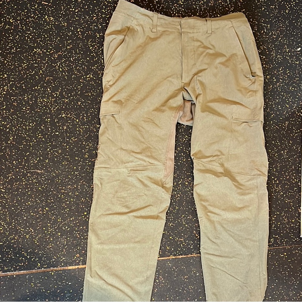 Lulu lemon Men's Olive Cargo Pants